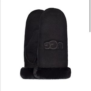Ugg sheepskin woman’s mittens